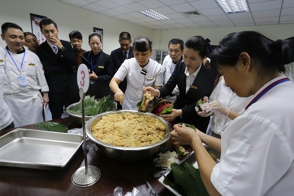 端午情粽叶香——万搏（中国）
酒店举办包粽子比赛