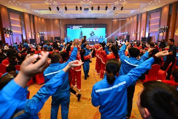 13图为迎春晚会合唱《我相信》.jpg 13图为迎春晚会合唱《我相信》.jpg