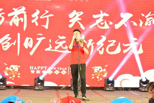 17图为迎春晚会独唱《我们不一样》.jpg 17图为迎春晚会独唱《我们不一样》.jpg
