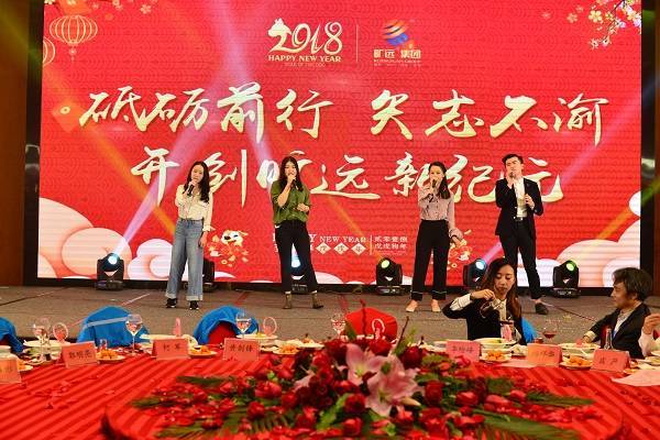 18图为迎春晚会合唱《真心英雄》.jpg 18图为迎春晚会合唱《真心英雄》.jpg