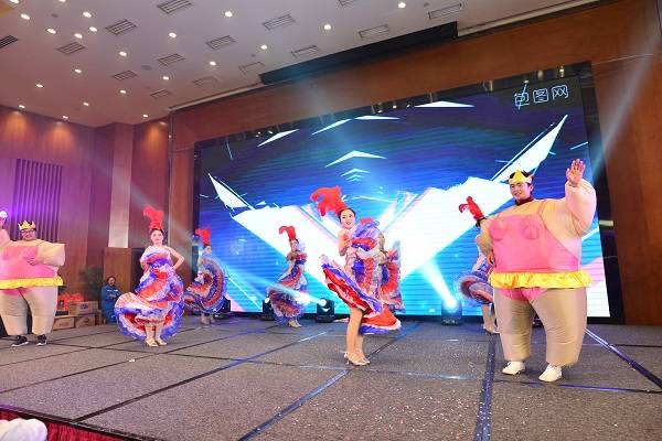 20图为迎春晚会舞蹈《舞动夏威夷》.jpg 20图为迎春晚会舞蹈《舞动夏威夷》.jpg