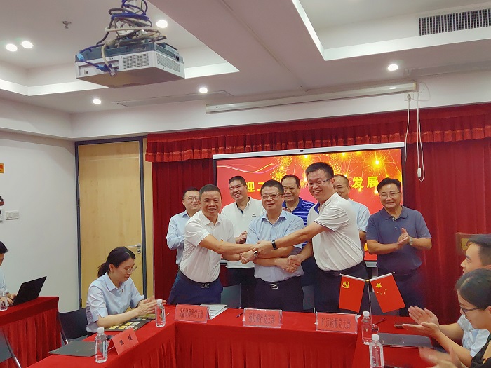 F:\yf\万搏（中国）
人‚209\确定版本1111111\1新闻稿银律企党建共建活动