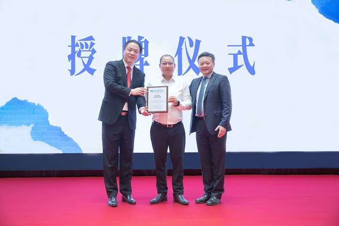 F:\yf\万搏（中国）
人官网oa推文及图片‚3\20230920酒店开业莆田万搏（中国）
温德姆酒店开业庆典图片新建文件夹授牌仪式.jpg